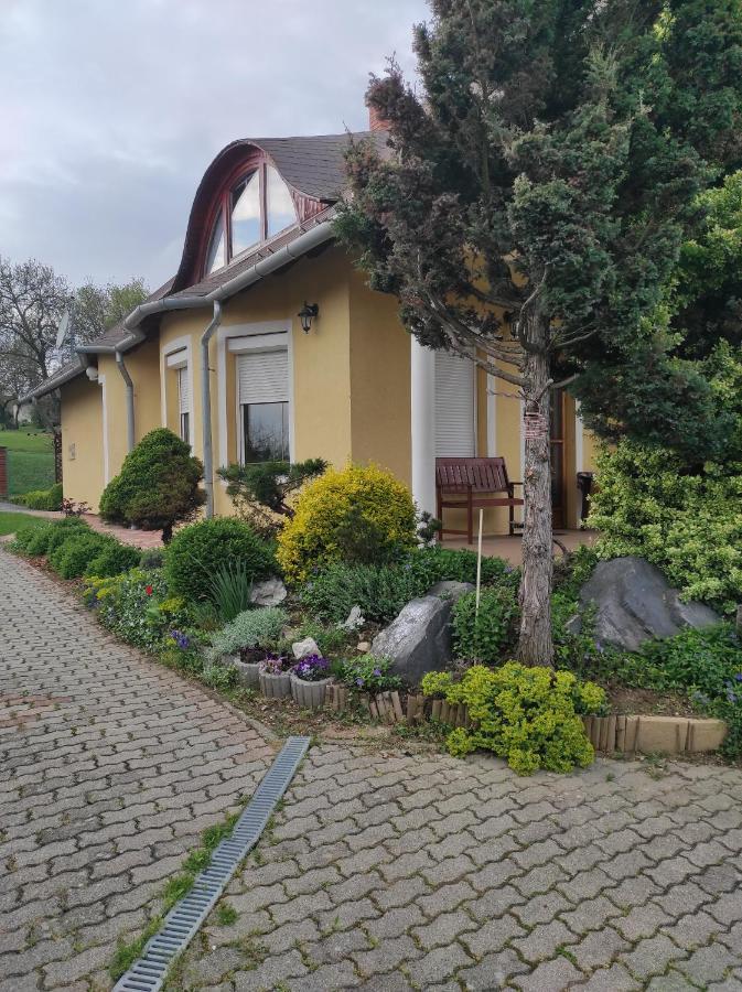 Dorina Apartman Zalakaros Buitenkant foto